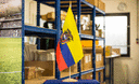Équateur - Grand drapeau de table 30 x 45 cm, bois