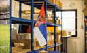 Serbie avec blason Grand drapeau de table 30 x 45 cm, bois