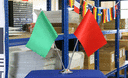 Socle d'amitié pour deux drapeaux en satin 15 x 22 cm