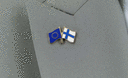 UE + Finlande - Pin's drapeaux croisés