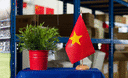 Vietnam - Holz Tischflagge 15 x 22 cm