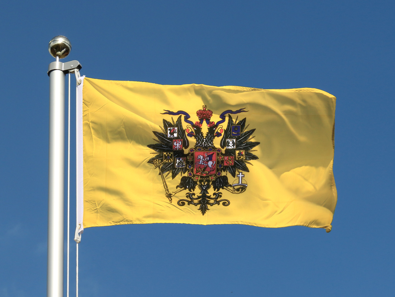 Фото с флагом российской империи
