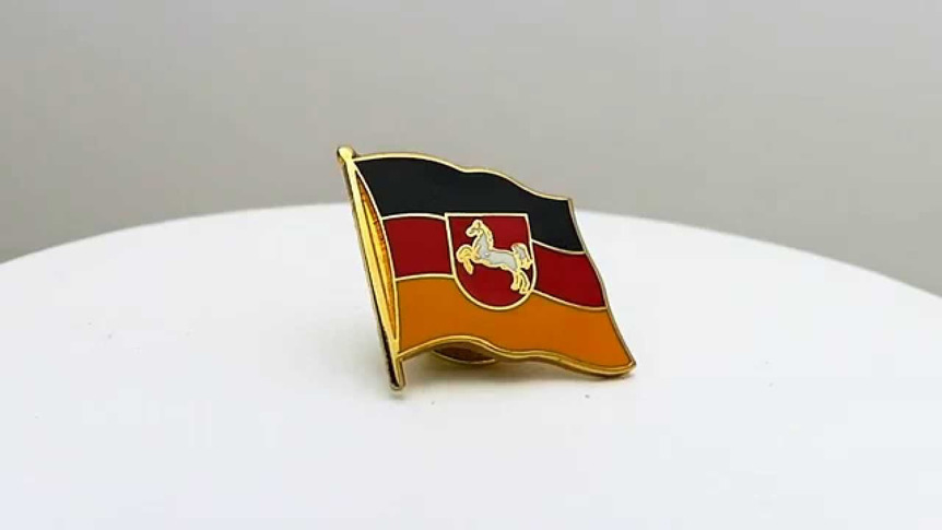 Niedersachsen - Flaggen Pin 2 x 2 cm