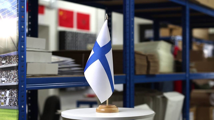 Finnland - Holz Tischflagge 15 x 22 cm