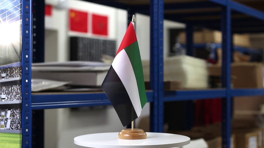 Vereinigte Arabische Emirate - Holz Tischflagge 15 x 22 cm