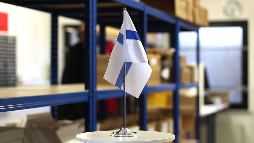 Finnland - Satin Tischflagge 15 x 22 cm