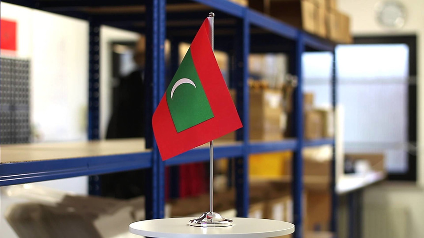 Malediven - Satin Tischflagge 15 x 22 cm