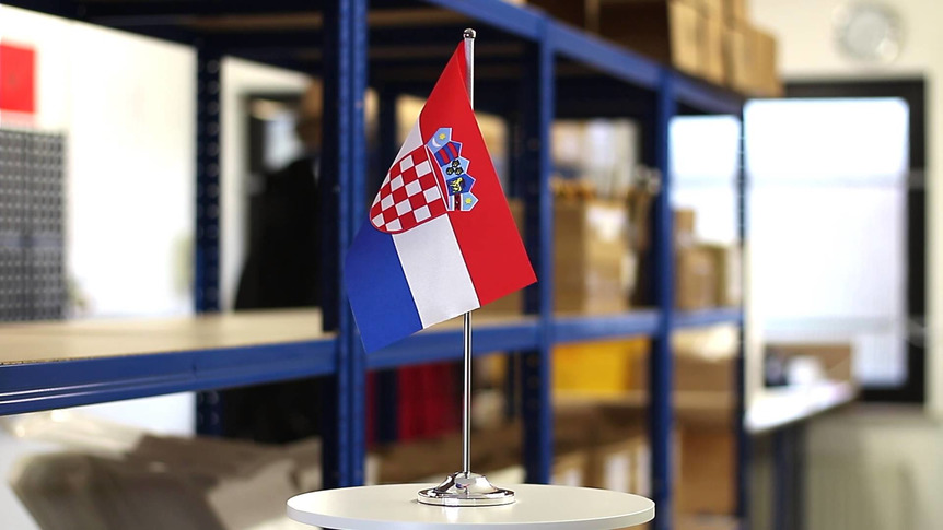 Kroatien - Satin Tischflagge 15 x 22 cm