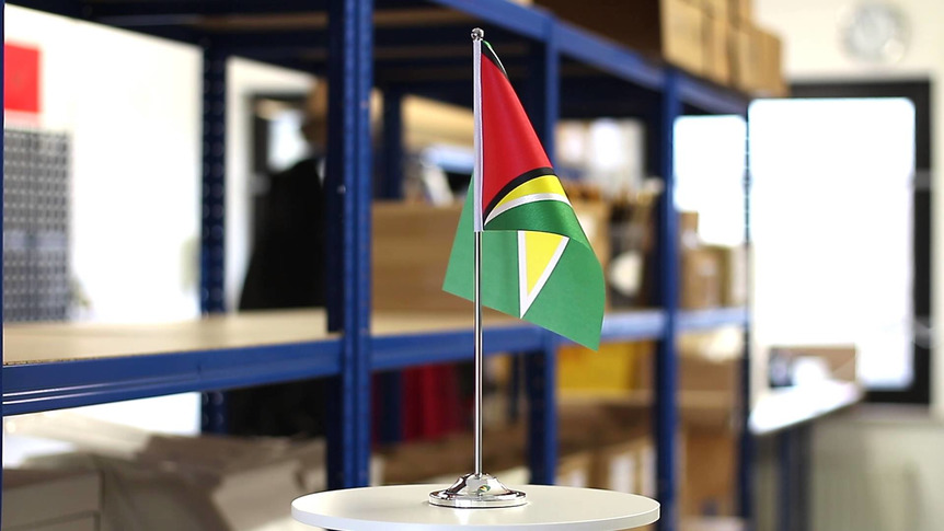 Guyana - Satin Tischflagge 15 x 22 cm