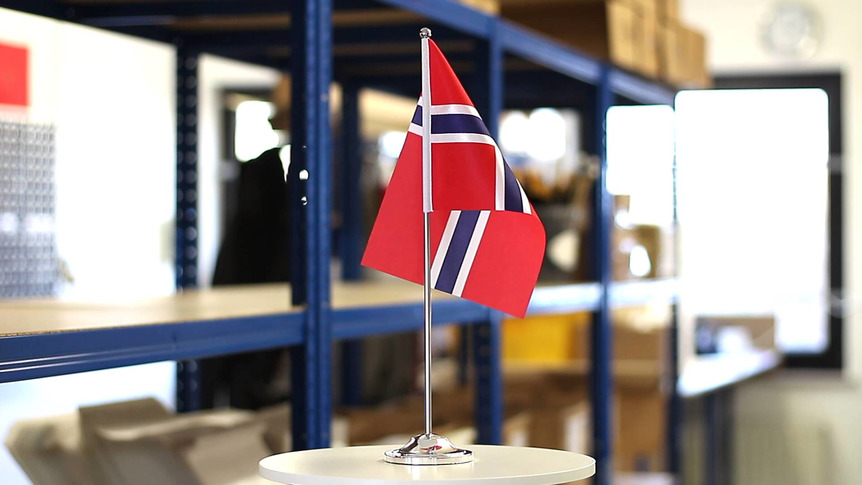 Norwegen - Satin Tischflagge 15 x 22 cm