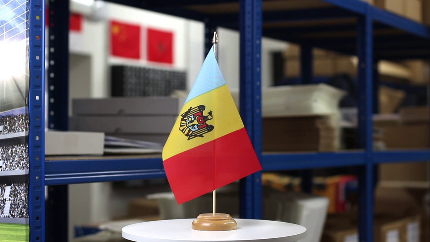Moldawien - Holz Tischflagge 15 x 22 cm