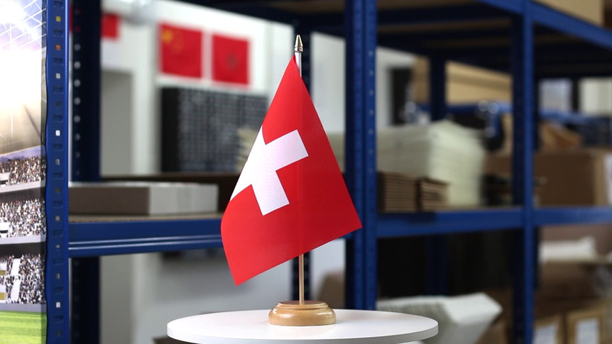 Schweiz - Holz Tischflagge 15 x 22 cm