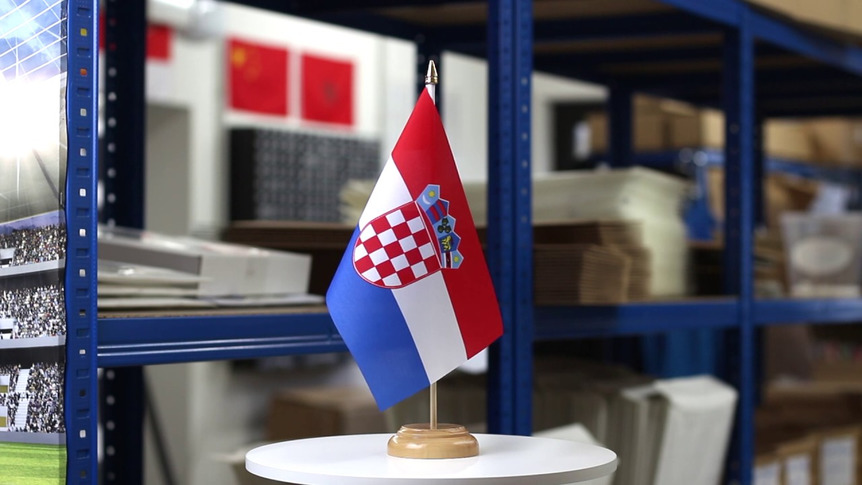 Kroatien - Holz Tischflagge 15 x 22 cm