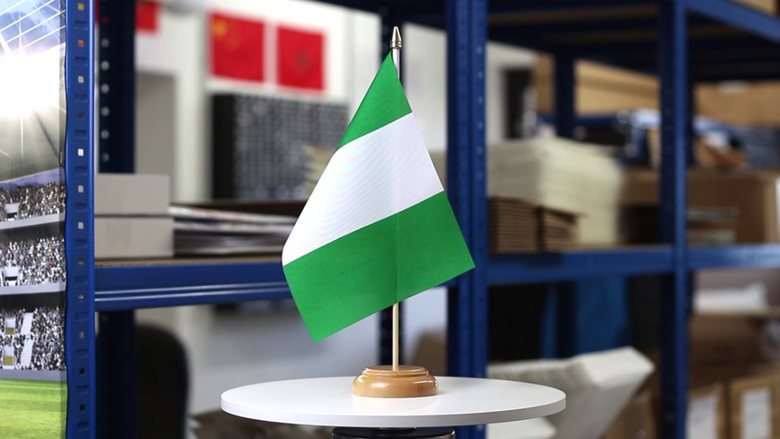 Nigeria - Holz Tischflagge 15 x 22 cm
