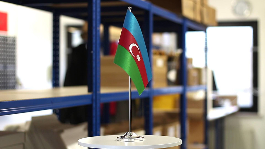 Aserbaidschan - Satin Tischflagge 15 x 22 cm