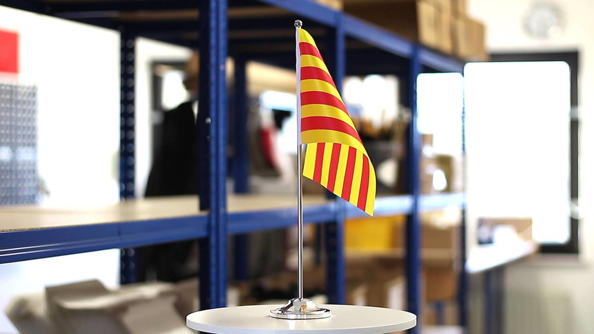 Katalonien - Satin Tischflagge 15 x 22 cm