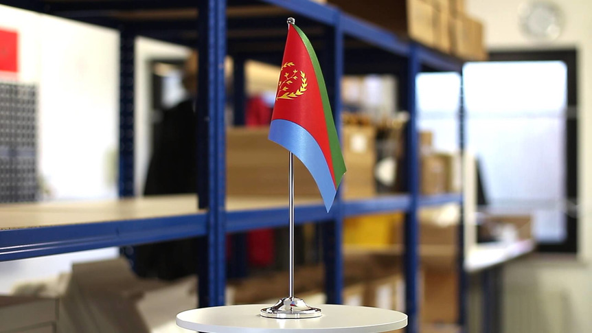 Eritrea - Satin Tischflagge 15 x 22 cm