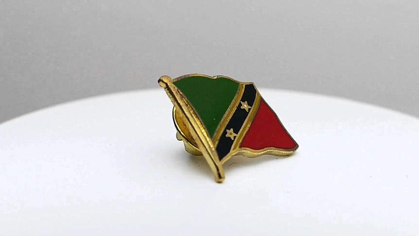 Saint-Kitts-et-Nevis - Pin's drapeau 2 x 2 cm