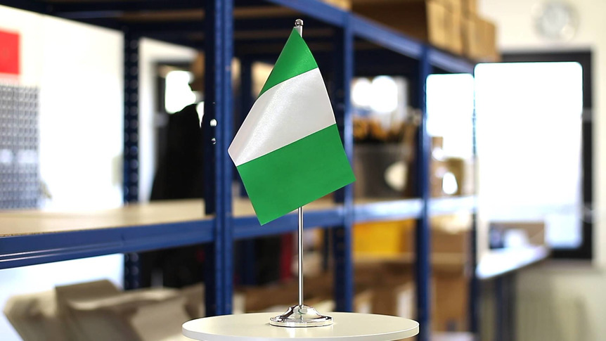 Nigeria - Satin Tischflagge 15 x 22 cm