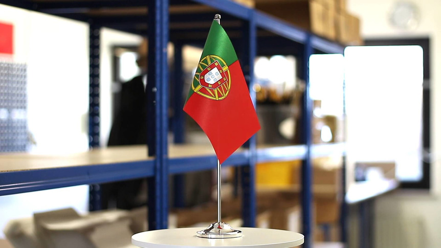 Portugal - Satin Tischflagge 15 x 22 cm