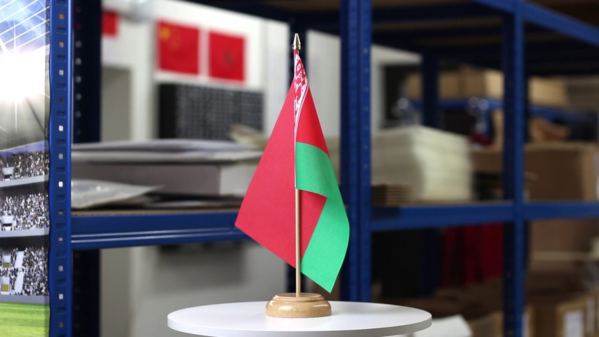 Weißrussland - Holz Tischflagge 15 x 22 cm
