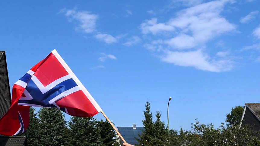 Norway - Hand Waving Flag PRO 2x3 ft
