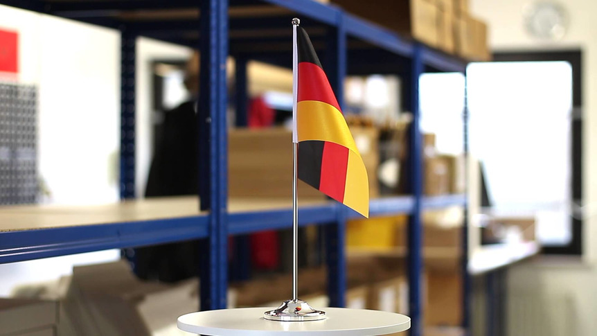 Deutschland - Satin Tischflagge 15 x 22 cm