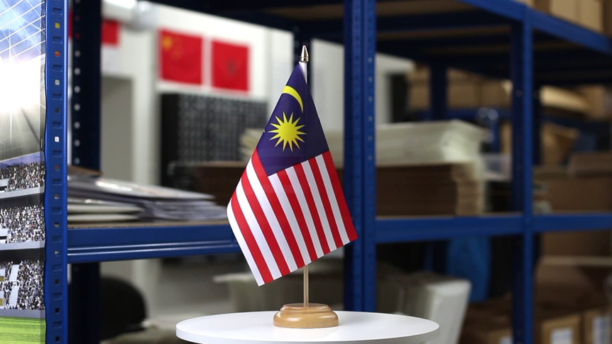 Malaysia - Holz Tischflagge 15 x 22 cm