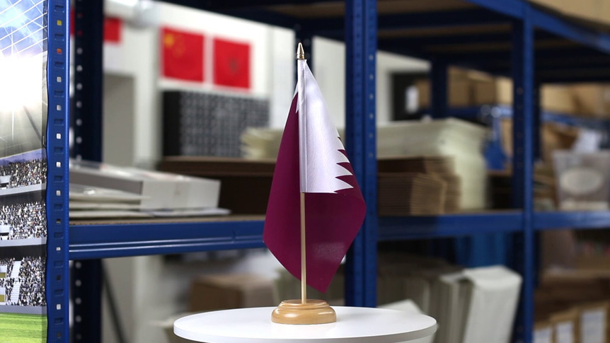 Qatar - Table Flag 6x9", wooden