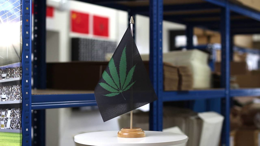 Cannabis Reggae - Table Flag 6x9", wooden