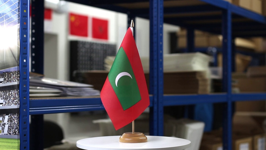 Maldives - Table Flag 6x9", wooden