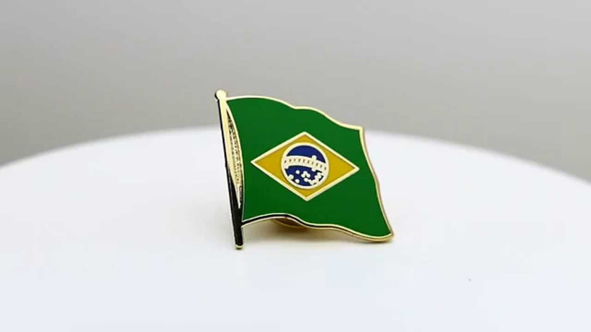 Brésil - Pin's drapeau 2 x 2 cm