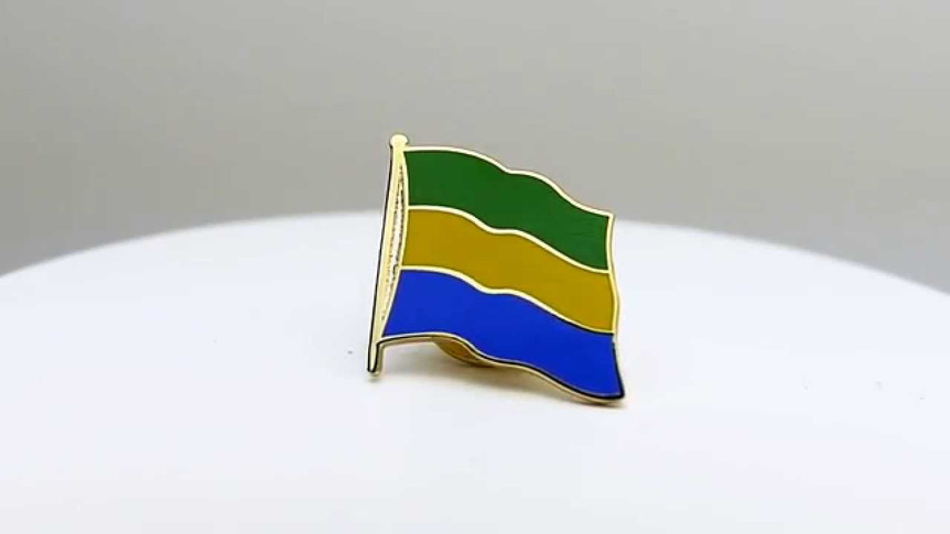 Gabon - Pin's drapeau 2 x 2 cm