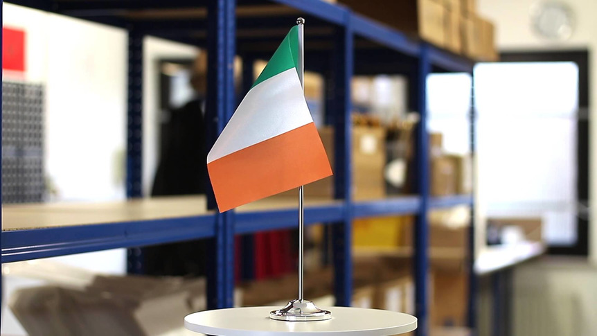 Irland - Satin Tischflagge 15 x 22 cm