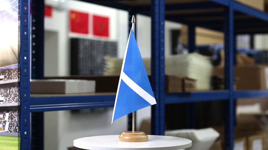 Schottland hellblau - Holz Tischflagge 15 x 22 cm