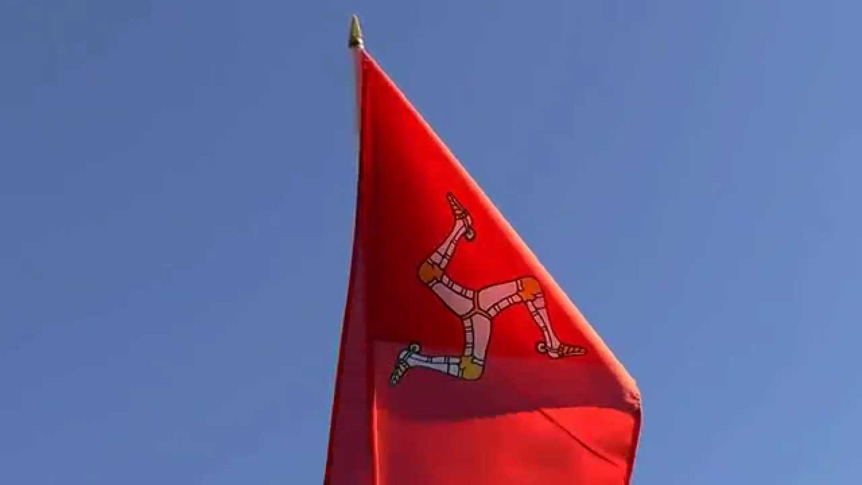 Isle of Man - Stockflagge 30 x 45 cm