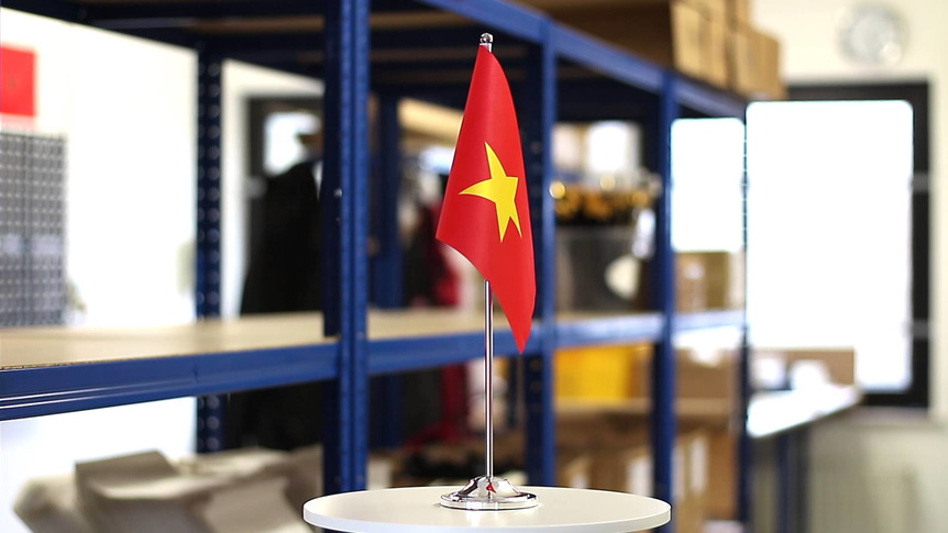 Vietnam - Satin Tischflagge 15 x 22 cm