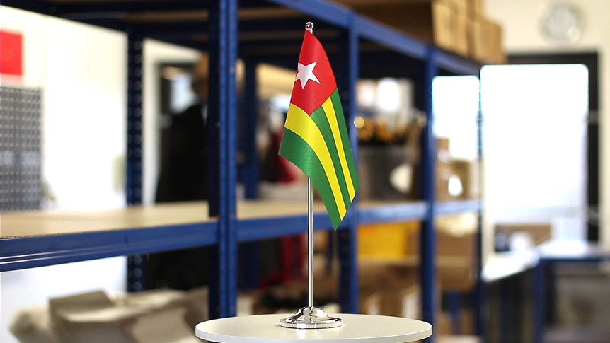 Togo - Satin Tischflagge 15 x 22 cm