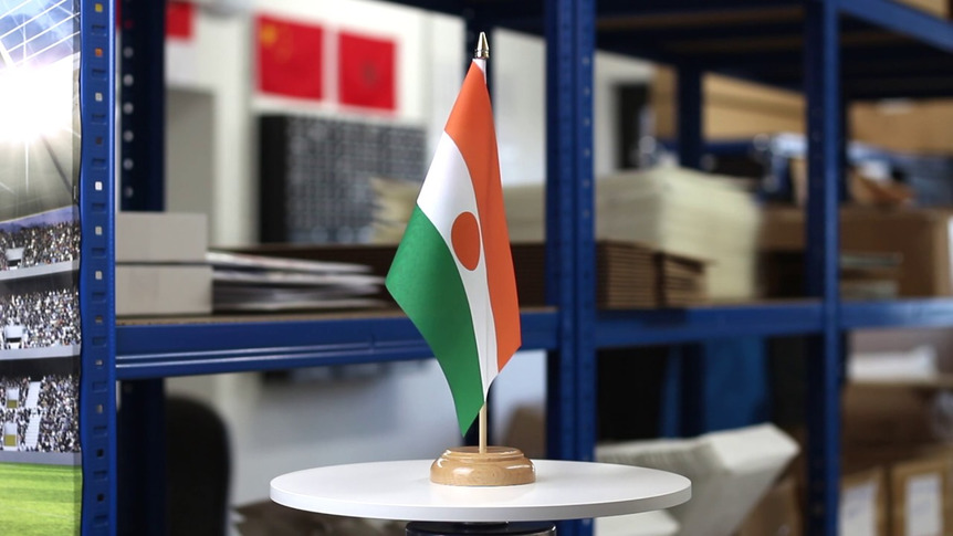 Niger - Table Flag 6x9", wooden