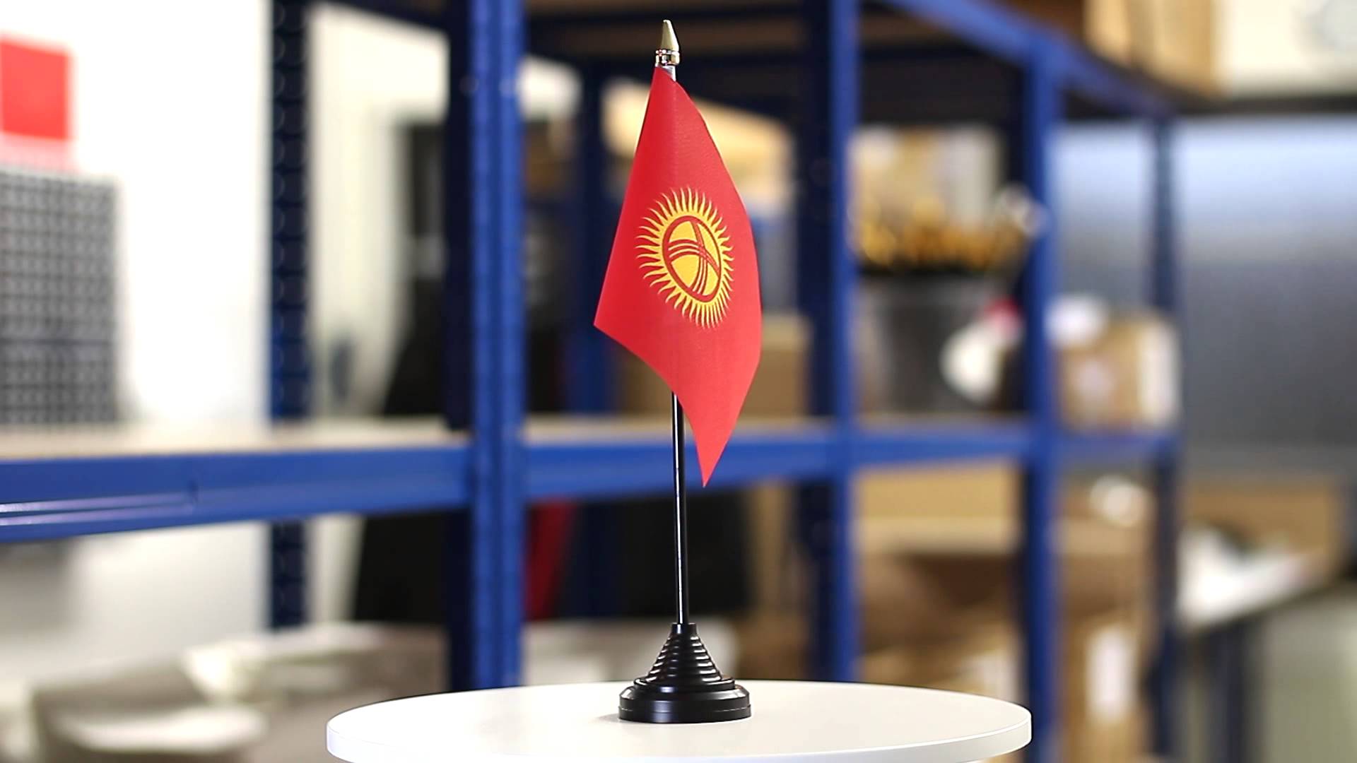 Mini Drapeau Fanion Kirghizstan - 15 X 10 Cm - Polyester Imprimé Recto Verso - Décoration Voiture, événements
